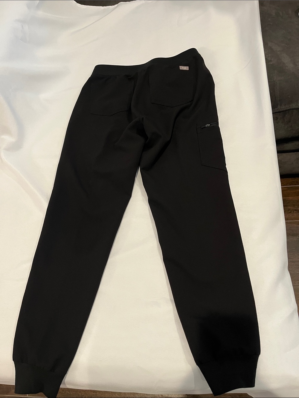 FIGS Black Scrub Jogger Pants with Light Gray Drawstring. Inside security pocket - Picture 7 of 11